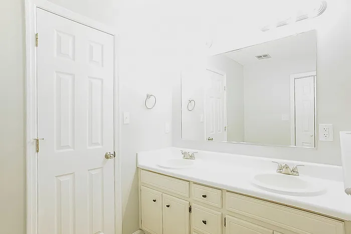 4011 Villa Ln — Photo 9