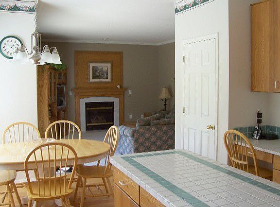 kitchen to family rm