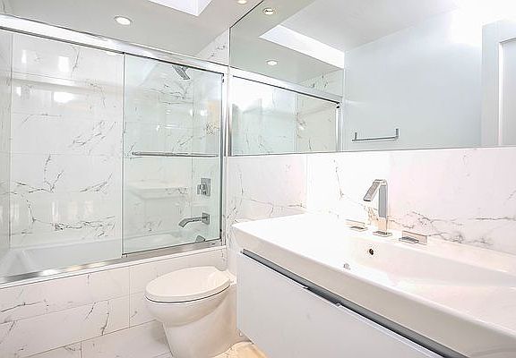 5th image of 330 W 58th St APT 11P