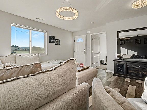 4th image of 644 Emma Ln #A