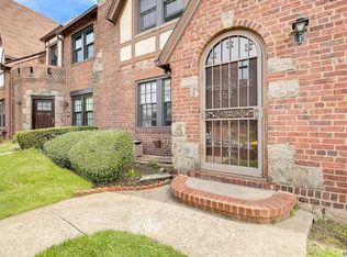 358 Bauer Pl, Mineola, NY 11501