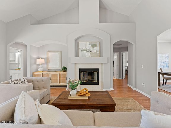 4th image of 2262 EAGLE HARBOR Parkway