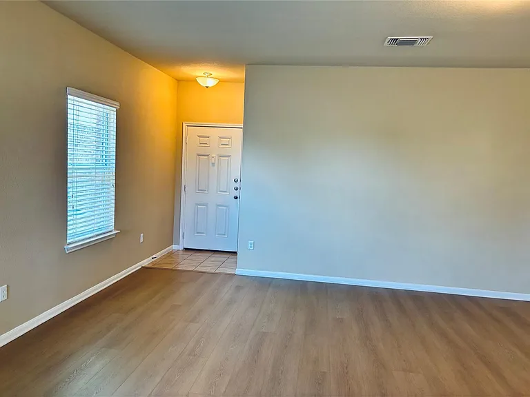 1602 Atlas Rd — Photo 2