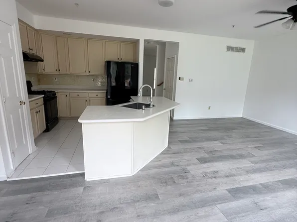 63D Lower Ridge View Cir, East Stroudsburg, PA 18302