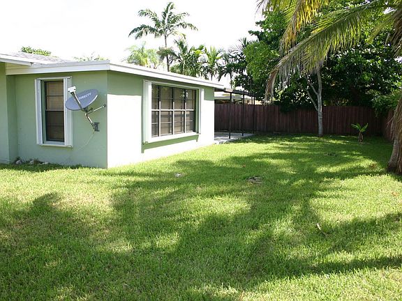 4th image of 9400 Jamaica Dr