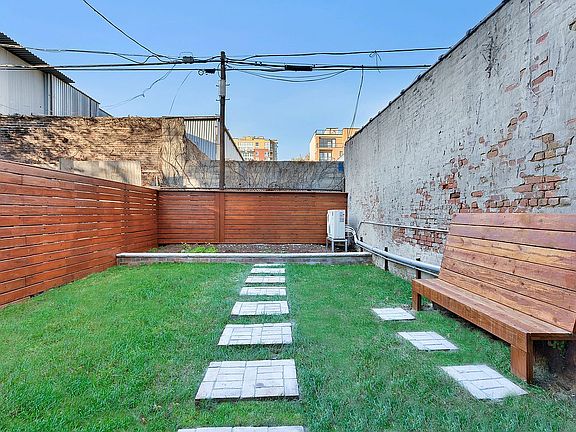 4th image of 97 Quincy St Unit Garden