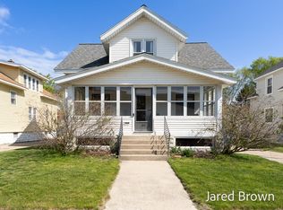 1039 Pennoyer Ave, Grand Haven, MI 49417