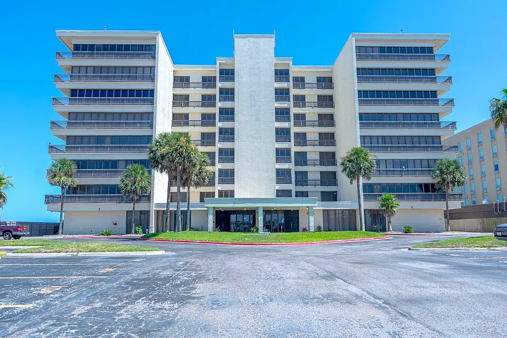 2 bed, 2.0 bath, 1127 sqft, $2,400 — Photo 1