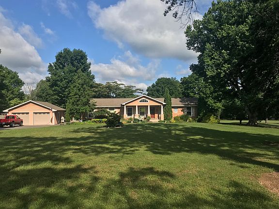 3rd image of 164 Circle Dr