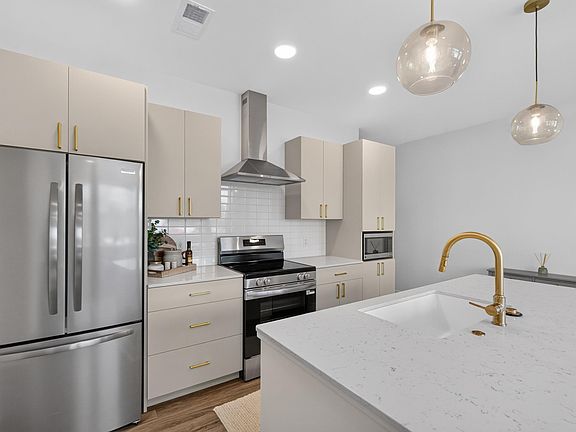 5th image of 1109 S Carver St #2