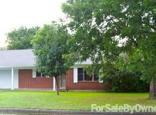 304 Elmwood St, Gainesville, TX 76240