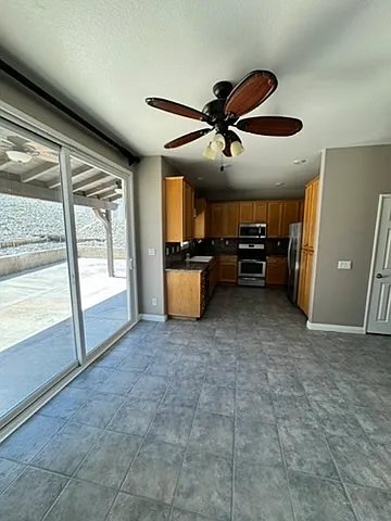 dining area/kitchen
