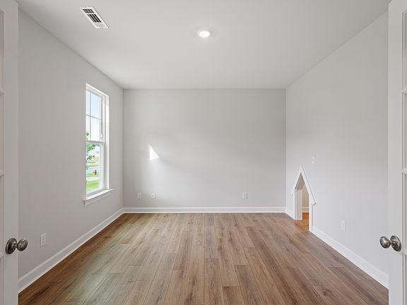 3rd image of 94 Black Walnut Dr