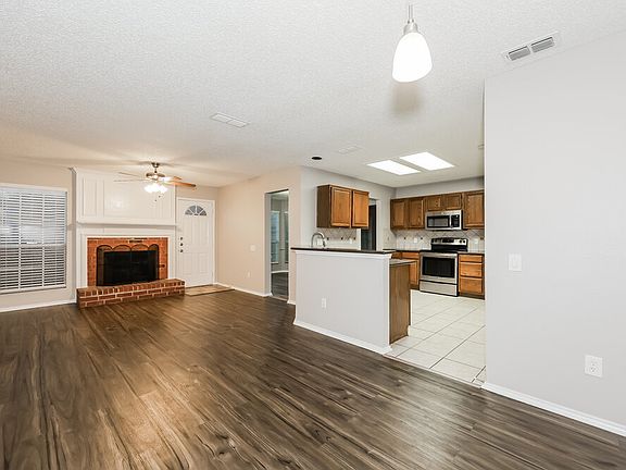 5th image of 8204 Marie Ln