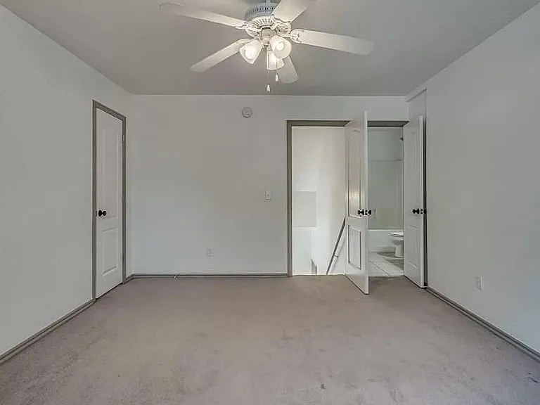 3829 Ives Way — Photo 3