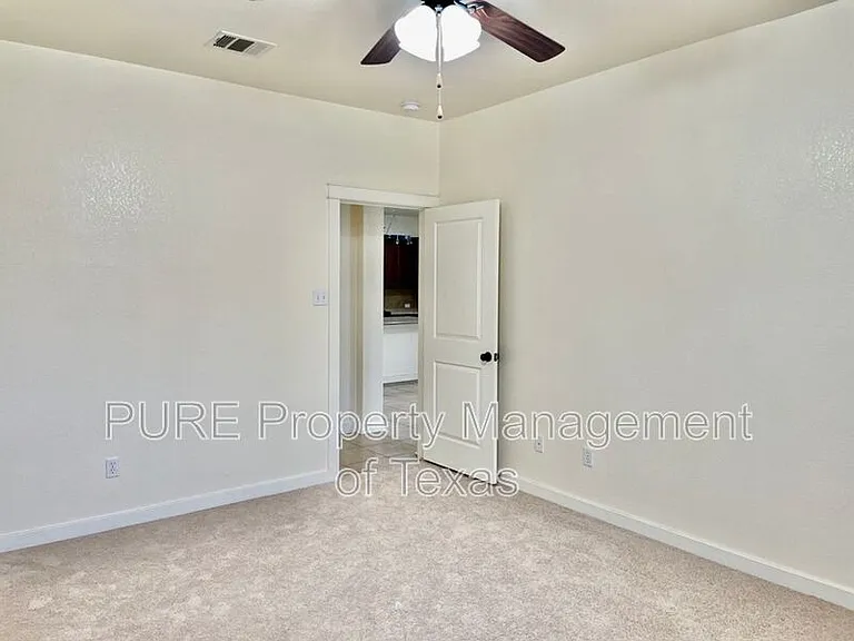 4718 Madrid Dr — Photo 10
