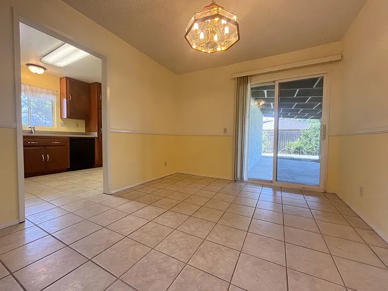 1602 James Ct — Photo 7