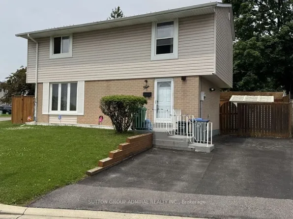 4 Hardcastle Ct, Brampton, ON L6S 2A9