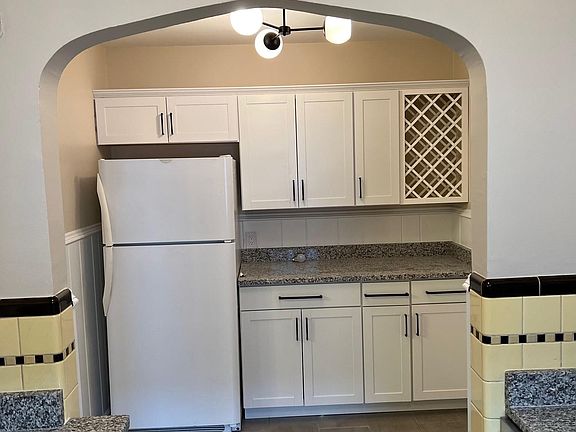 3rd image of 3640 Paxton Ave APT 3