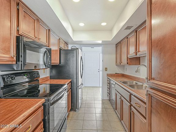 3rd image of 807 E MICHELLE Drive