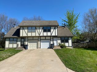 1061 E Huntington Cir, Olathe, KS 66061