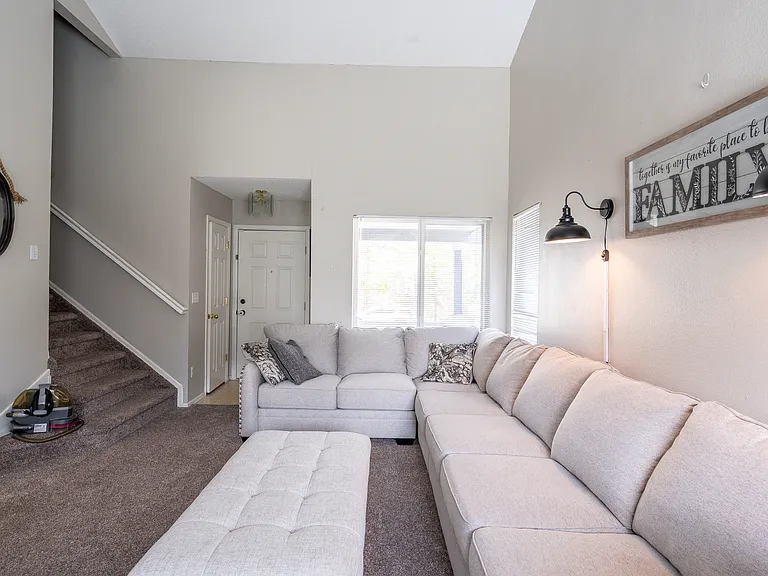 857 Regent Ct — Photo 5
