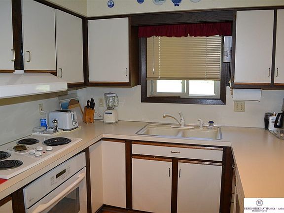 3rd image of 1614 Holling Dr