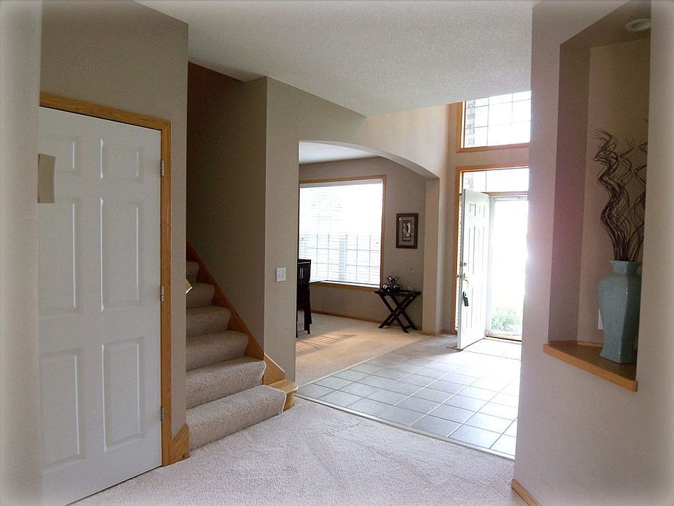 1st image of 4555 Queensland Ln N