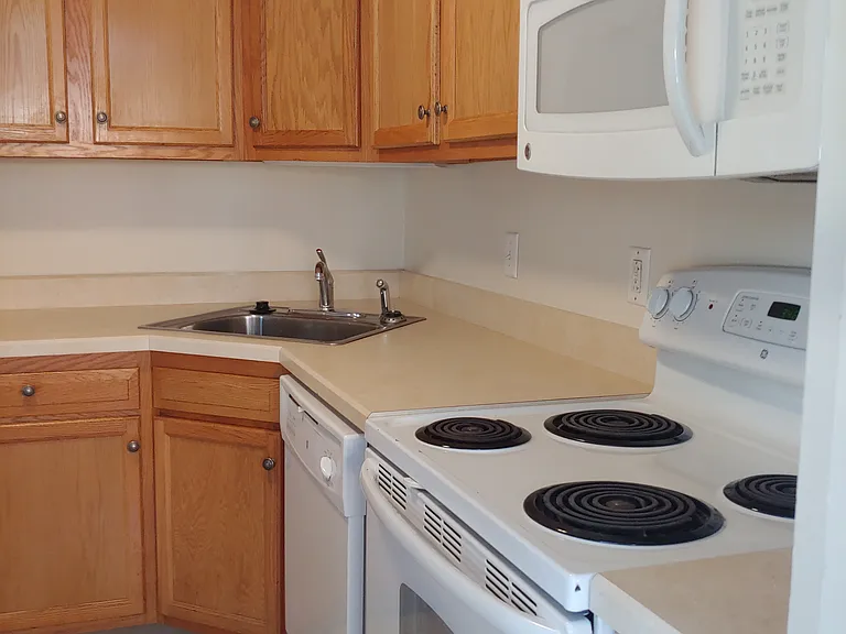 302 Kenwood Ave #3 — Photo 6