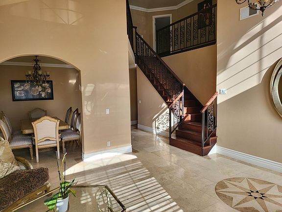 4th image of 5039 Serrania Ave