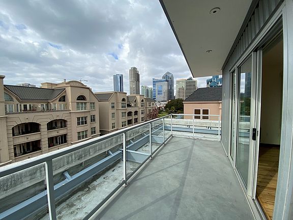 3rd image of 448 W Market St Unit 403