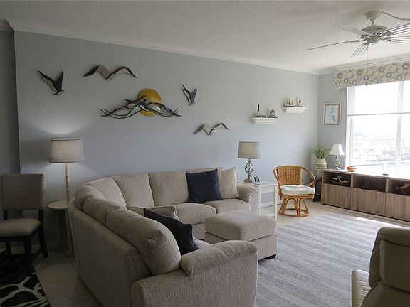 2nd image of 2880 NE 14th Street Causeway #811