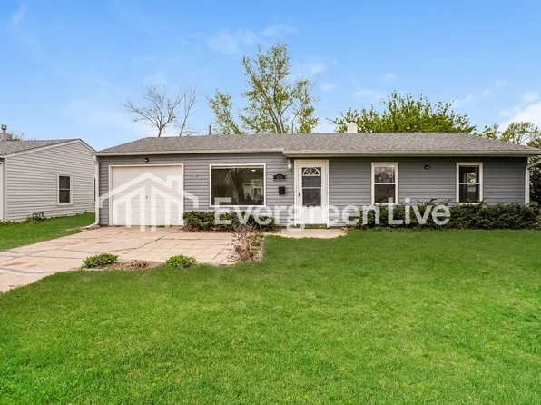 1321 Mayper Dr, Carter Lake, IA 51510