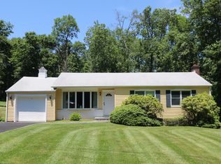930 Holyoke Rd, Yorktown Heights, NY 10598