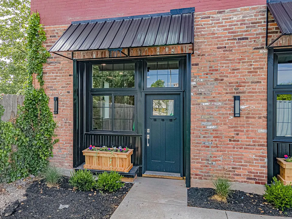 151 E Eagle St #103