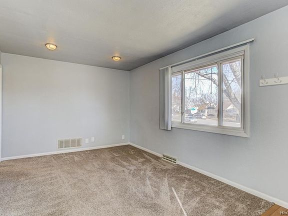 5th image of 2601 S Hazel Ct