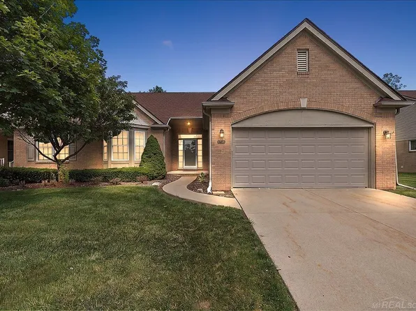 43350 Cove Dr, Clinton Township, MI 48038