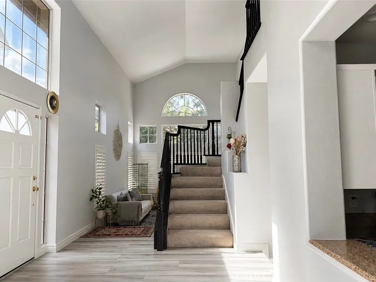 5540 Patricia Way — Photo 5