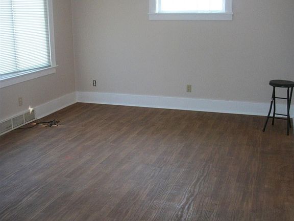 4th image of 108 N Benton St