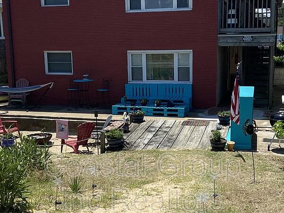 4th image of 906 W Ocean View Ave APT 3