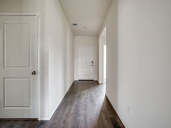 3rd image of 712 Cottonwood Way