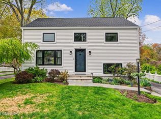 55 Mary Ln, Riverside, CT 06878