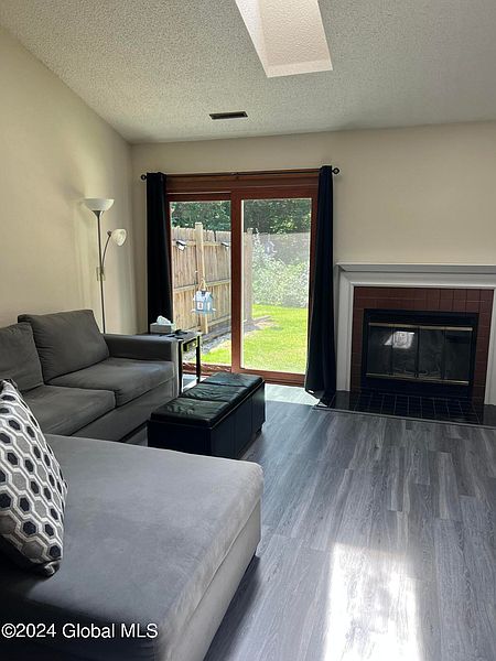 4th image of 75 Westchester Drive