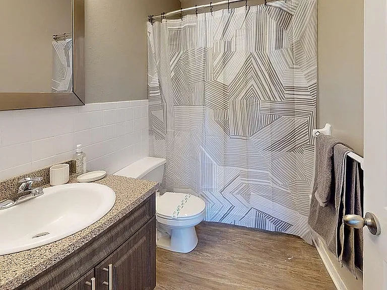 One-Bedroom-French-Quarter-Bathroom