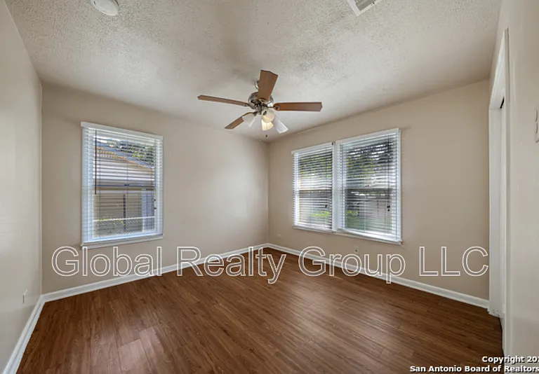 400 Mitchell Ave — Photo 11