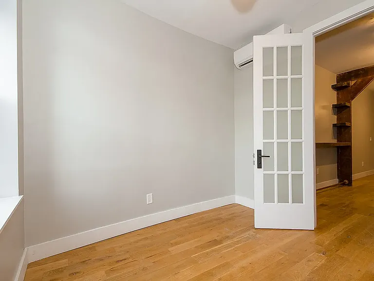 162 Pulaski St #3L — Photo 8