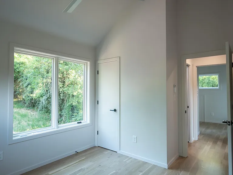 297 Morton Ave #BACK HOUSE — Photo 32