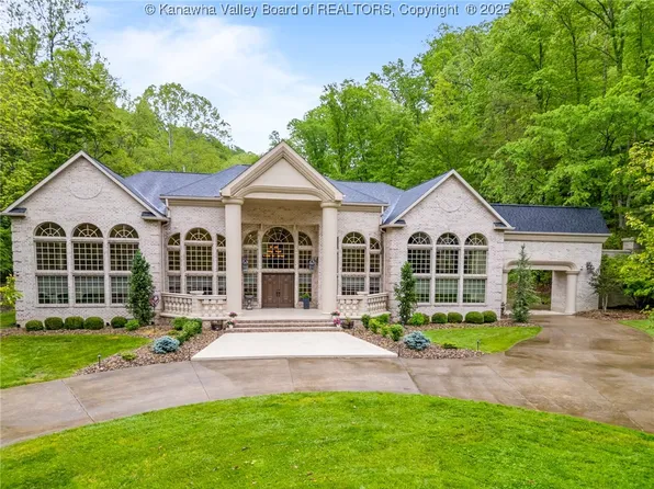 814 Cow Creek Rd, Hurricane, WV 25526