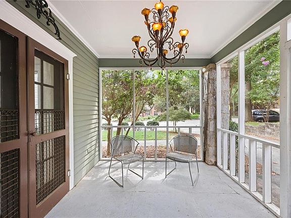 4th image of 26 Highland Dr NE