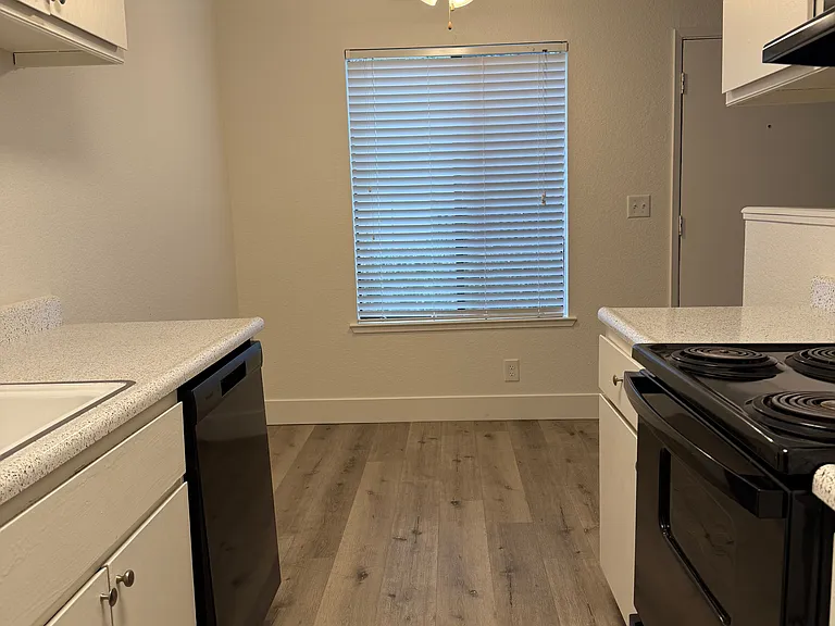 Woodbridge Place — Photo 16